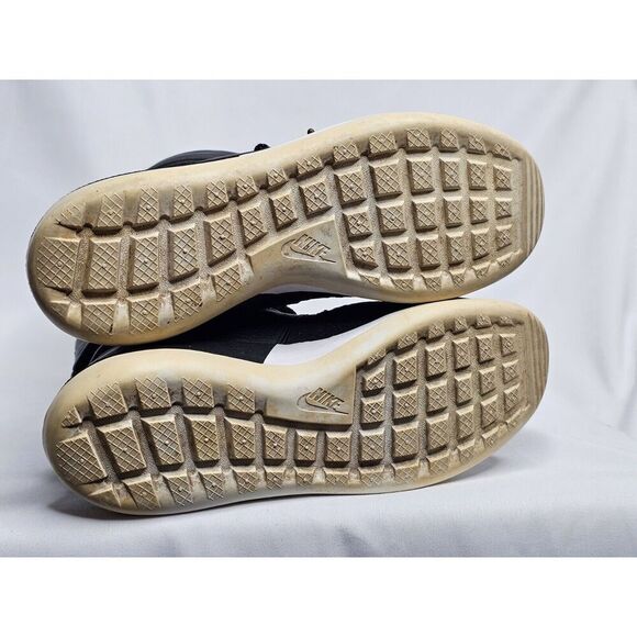 Nike Roshe Two Hi Flyknit OREO Womens Size 7.5 Sneaker Boots Athletic Shoes - Picture 2 of 9